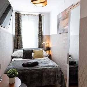 https://clicktheflat-conrada-apart-rooms.warsawhotelspoland.com